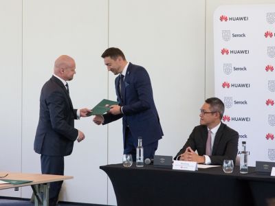 podpisanie porozumienia między MiG Serock a Huawei